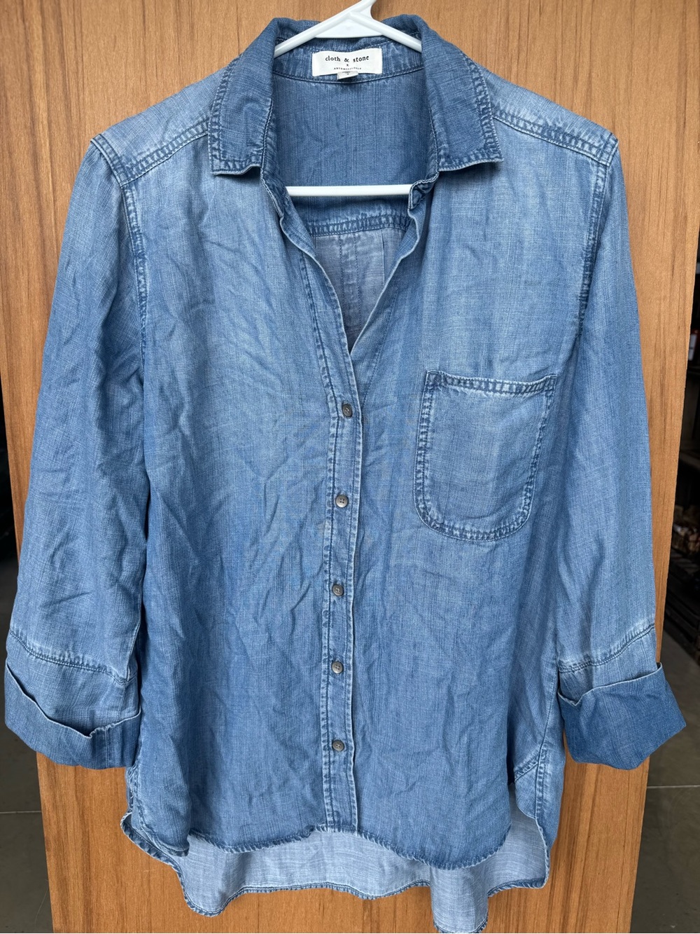 Anthropologie Cloth & Stone Chambray Button Down Shirt Women’s M Blue Tencel